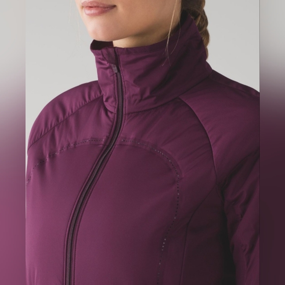 Lululemon Run For Cold Jacket Primaloft Reflective Plum Size 6 Pre-owned - Picture 4 of 13